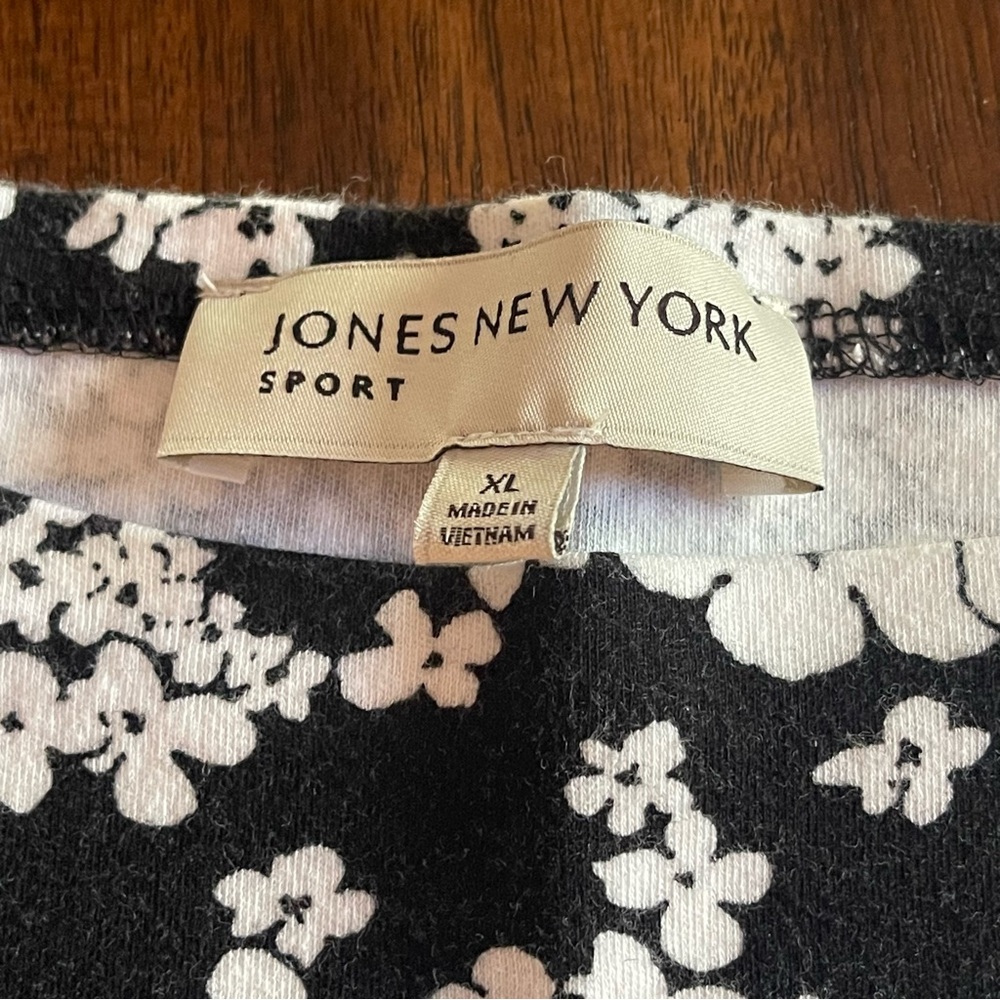 Jones New York Black Floral Short Sleeve Tee - Picture 2 of 5